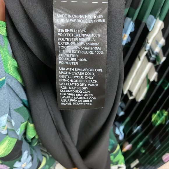 White House Black Market Floral Sleeveless Smocked V Neck Pleated Midi Dress - Picture 12 of 12